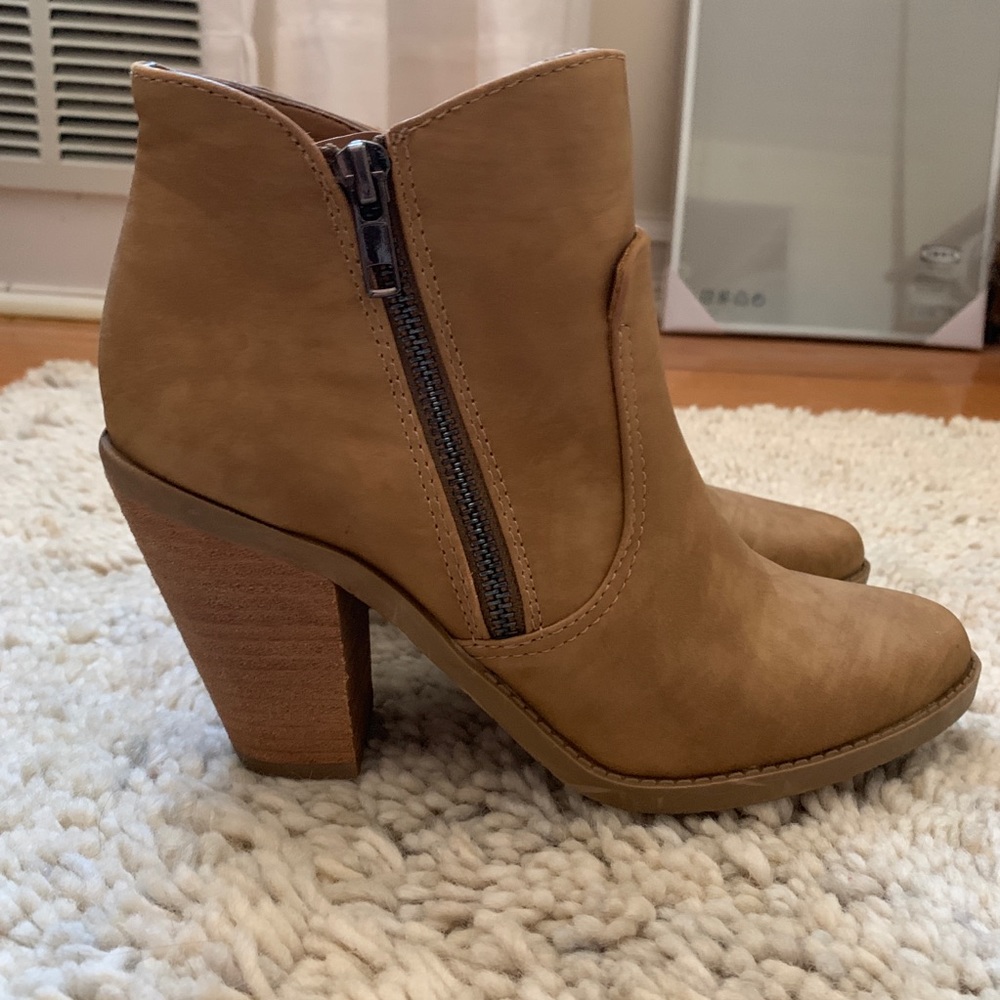 DV8 by Dolce Vita Booties. Tan size 7